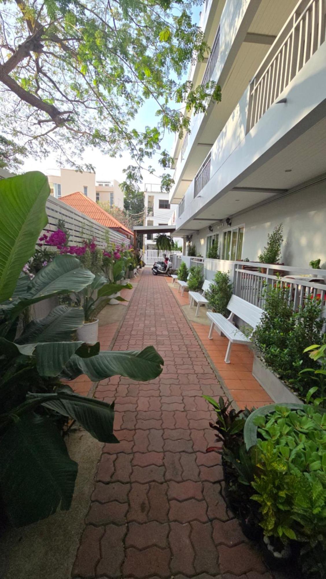 The Phen House Hotel Hua Hin Bagian luar foto