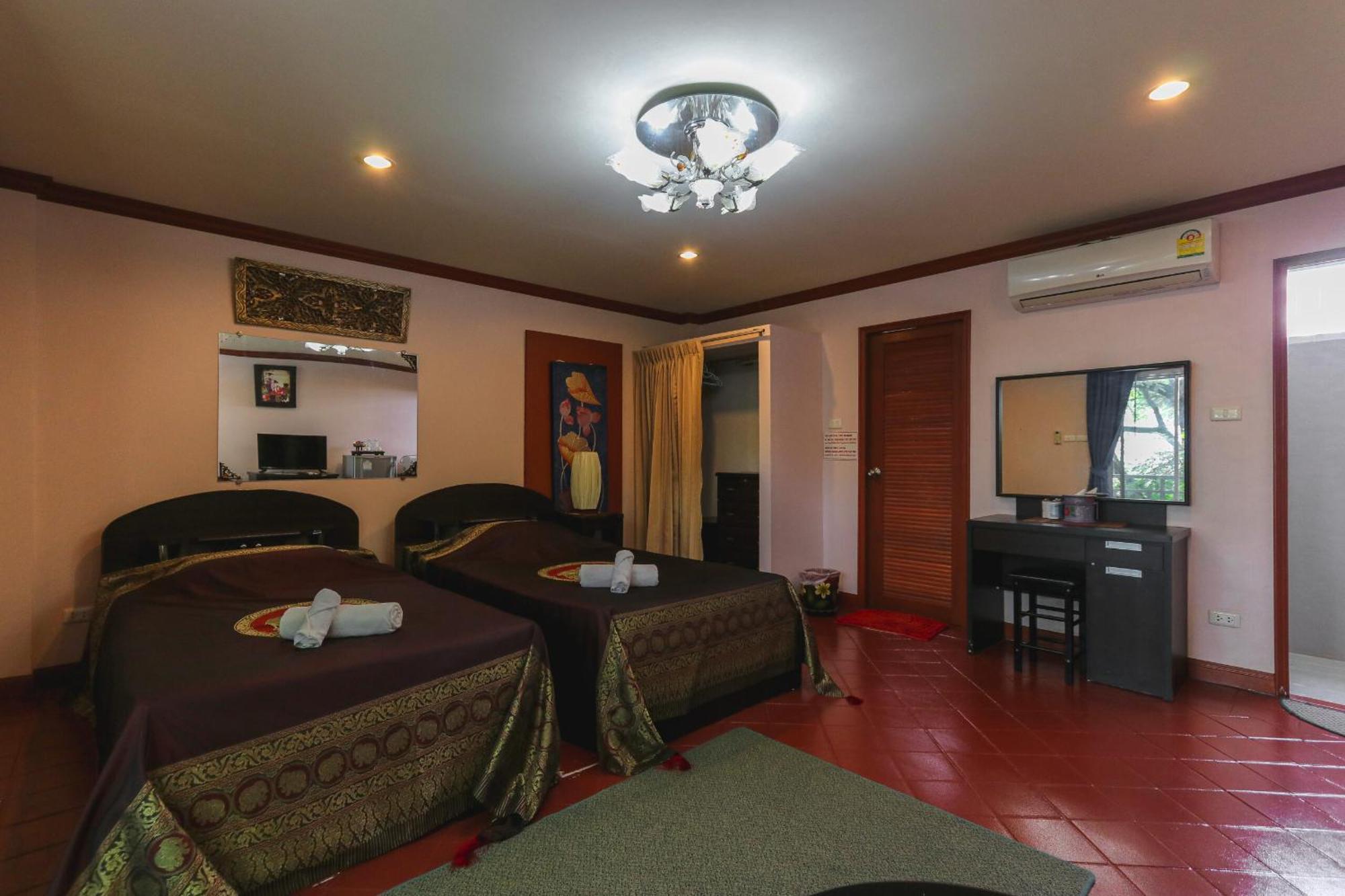 The Phen House Hotel Hua Hin Bagian luar foto