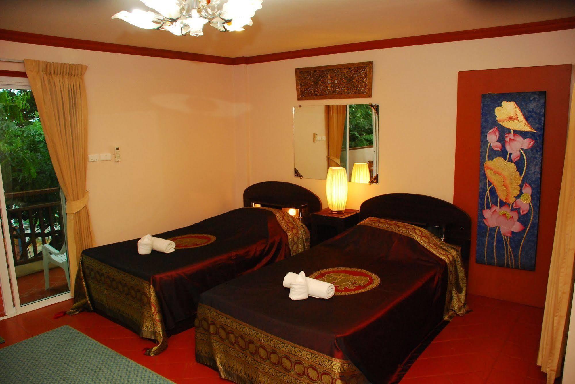 The Phen House Hotel Hua Hin Bagian luar foto