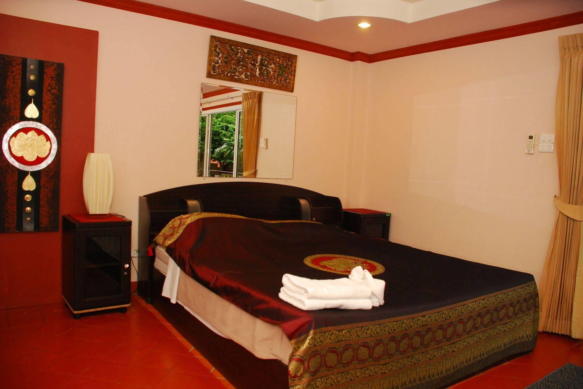 The Phen House Hotel Hua Hin Bagian luar foto