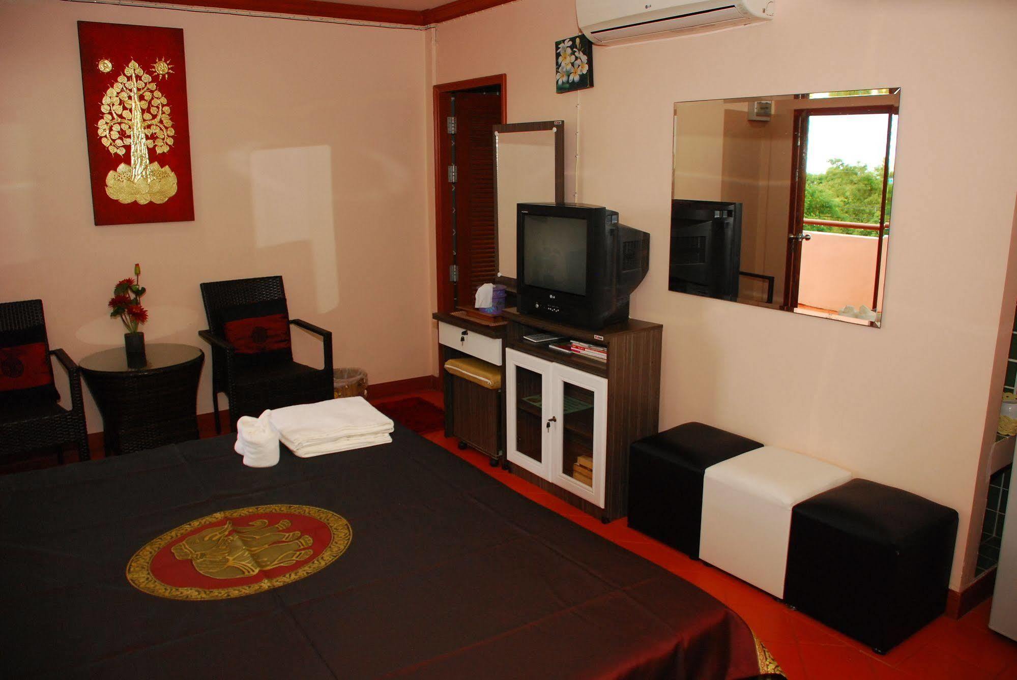 The Phen House Hotel Hua Hin Bagian luar foto