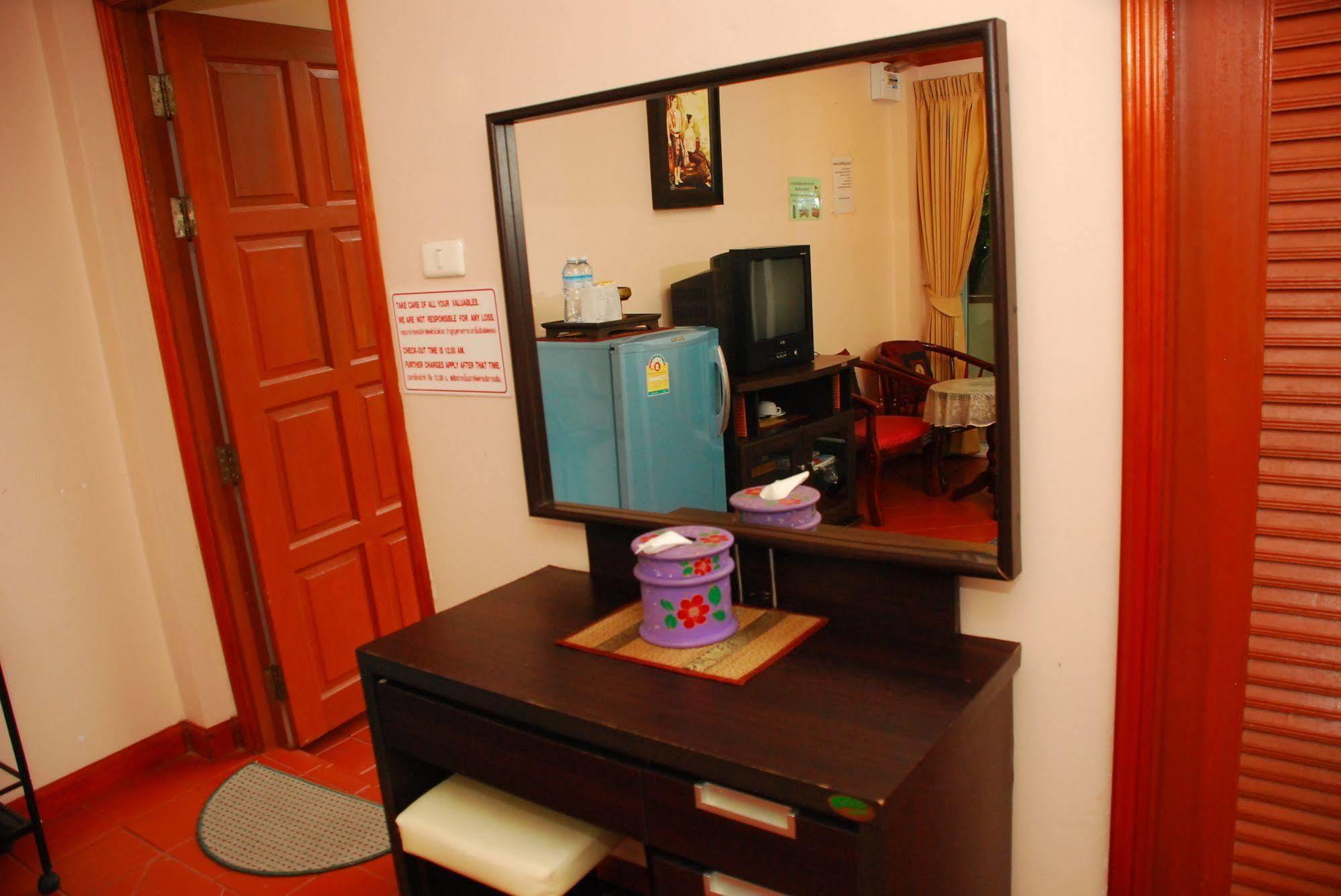 The Phen House Hotel Hua Hin Bagian luar foto