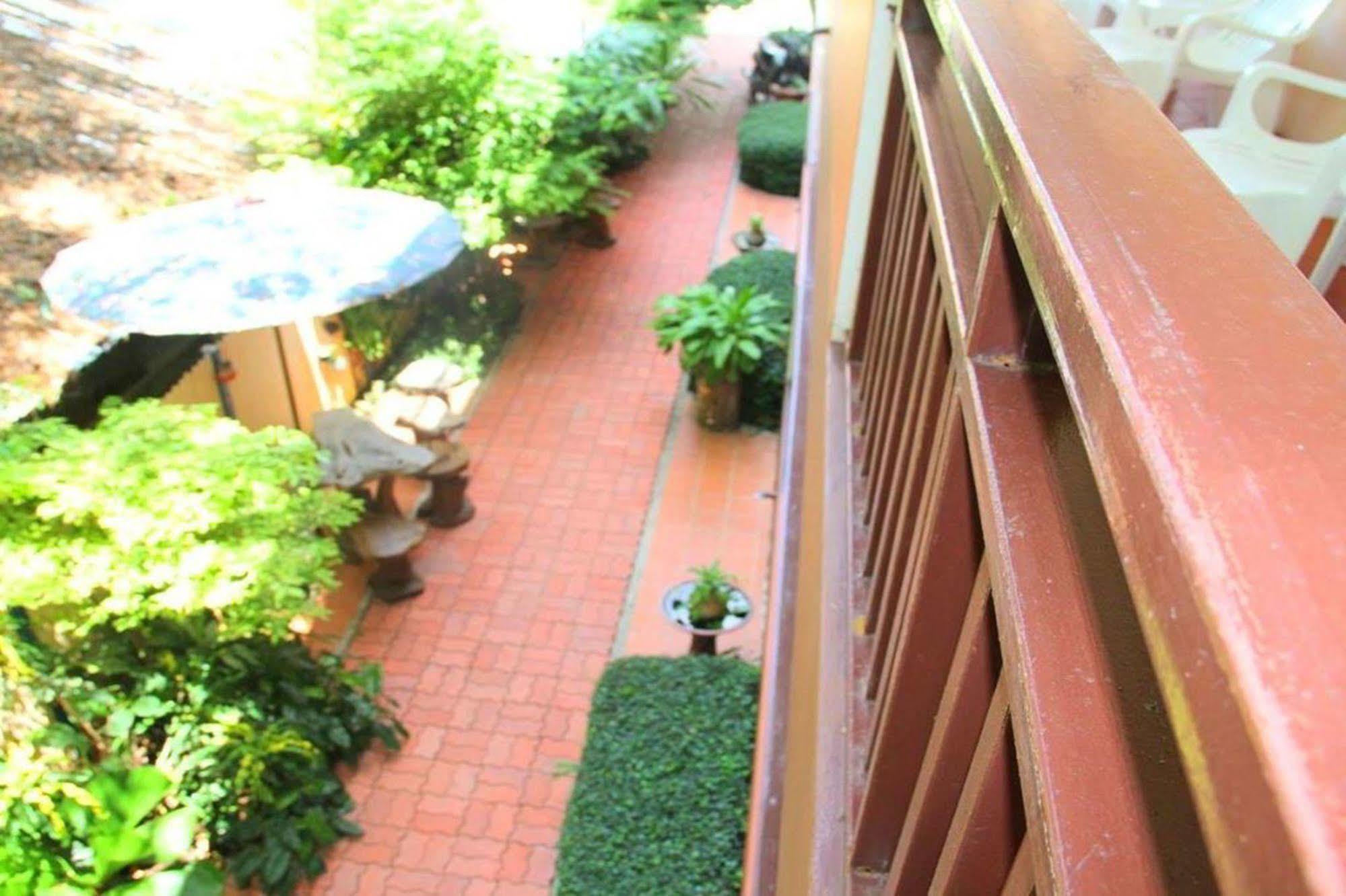 The Phen House Hotel Hua Hin Bagian luar foto